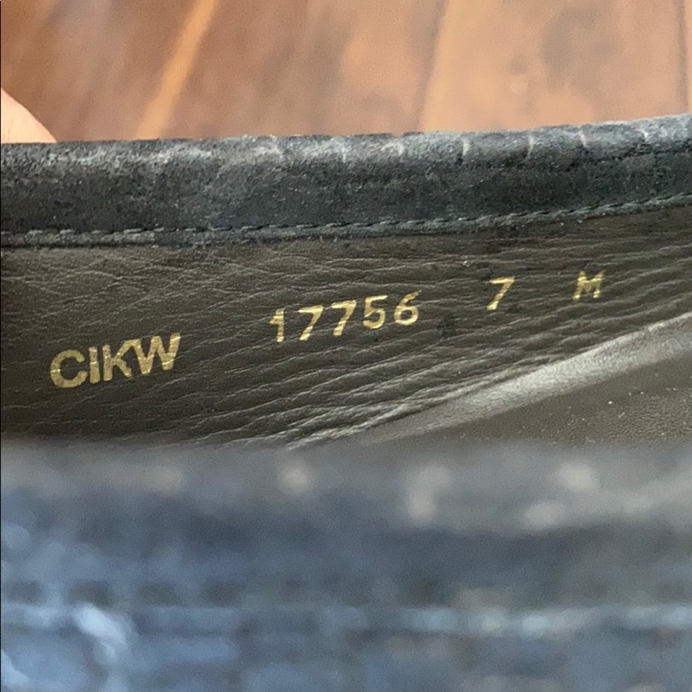 Stuart Weizmann Women’s Unique Design Flat Leathe… - image 6